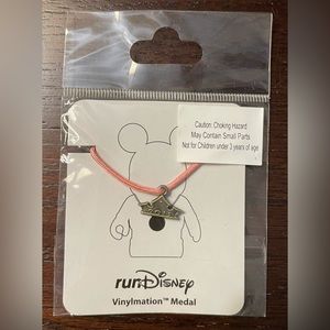 Walt Disney World 2013 Vinylmation Medal